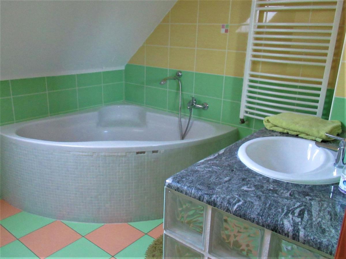 Menyhart Apartman Gyenesdiason 6 Fo Reszere Экстерьер фото